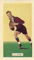 1934 Hoadley's Victorian Footballers #26 Len Pye Front